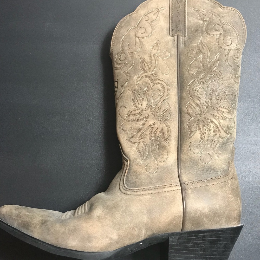 Ariat Cowboy Boots size 9